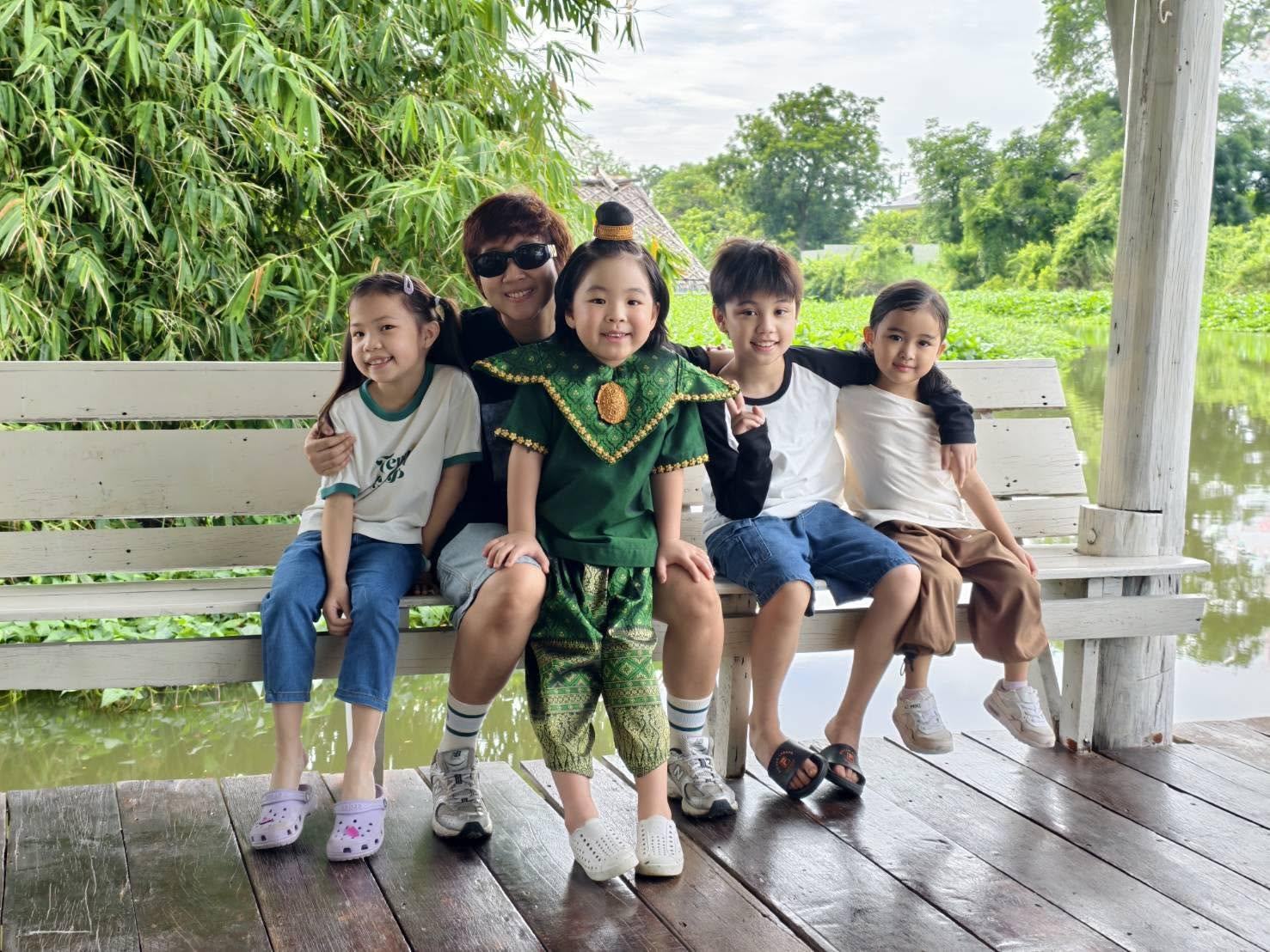 นักแสดงเด็กจาก Baanchan Arts Studio ในกองถ่ายซีรีส์ RUNAWAY